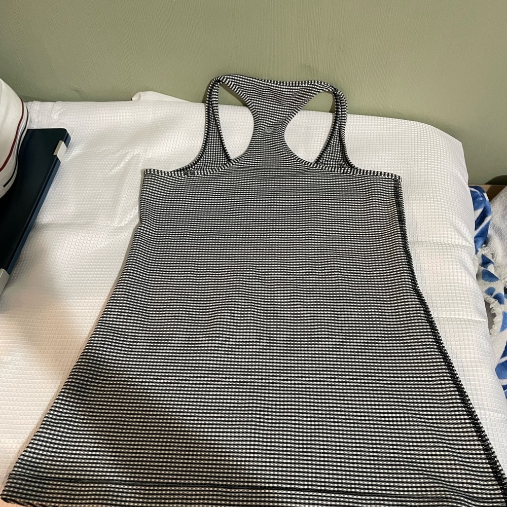 Lululemon Athletica Black and White Tank Top - Picture 5 of 6